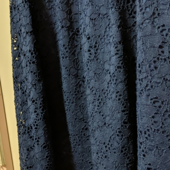 Dress with lace detail - Picture 2 of 2